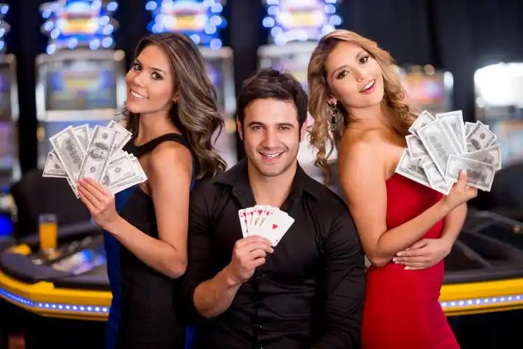 Pemain Indonesia menikmati bingo online luxury89 dari perangkat mobile di rumah